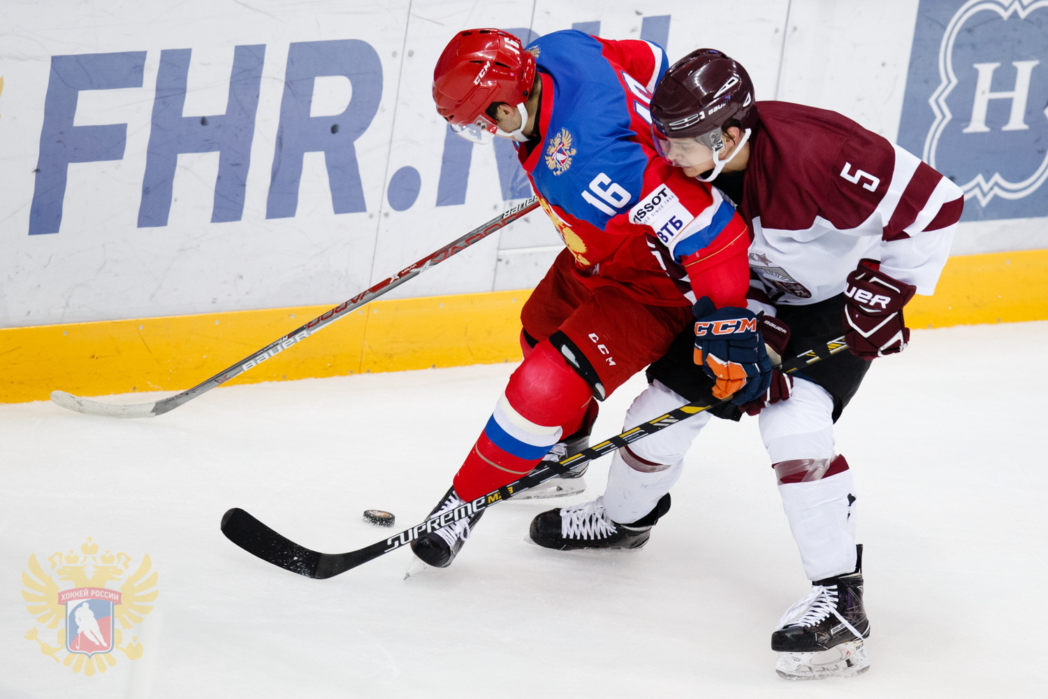 Латвия против россии. Карпухин хоккеист фото.