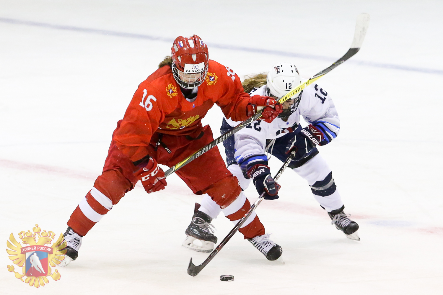 Хоккей женщины таблица. Женский хоккей. Женский хоккей против мужского. Женский хоккей сборная Башкортостана. Смешанный хоккей женский и мужской.