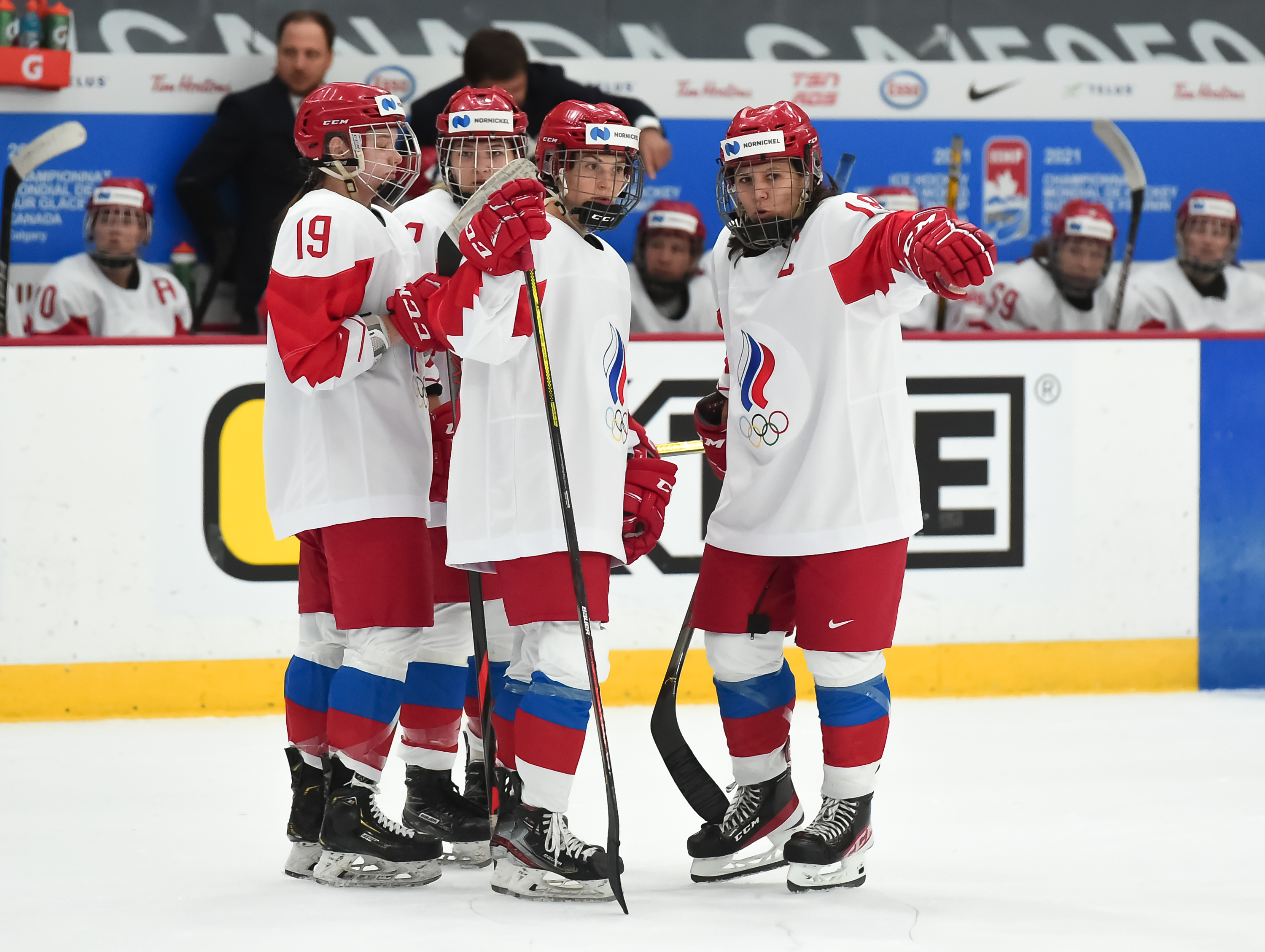 Россия германия 6 5. Тренер сборной Канады по хоккею 2022. Россия Швейцария хоккей.