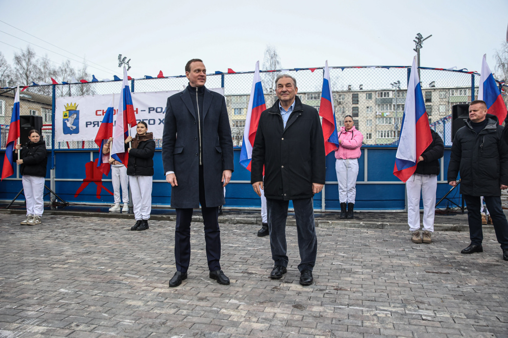 С ГУБЕРОМ У КАТКА.JPG