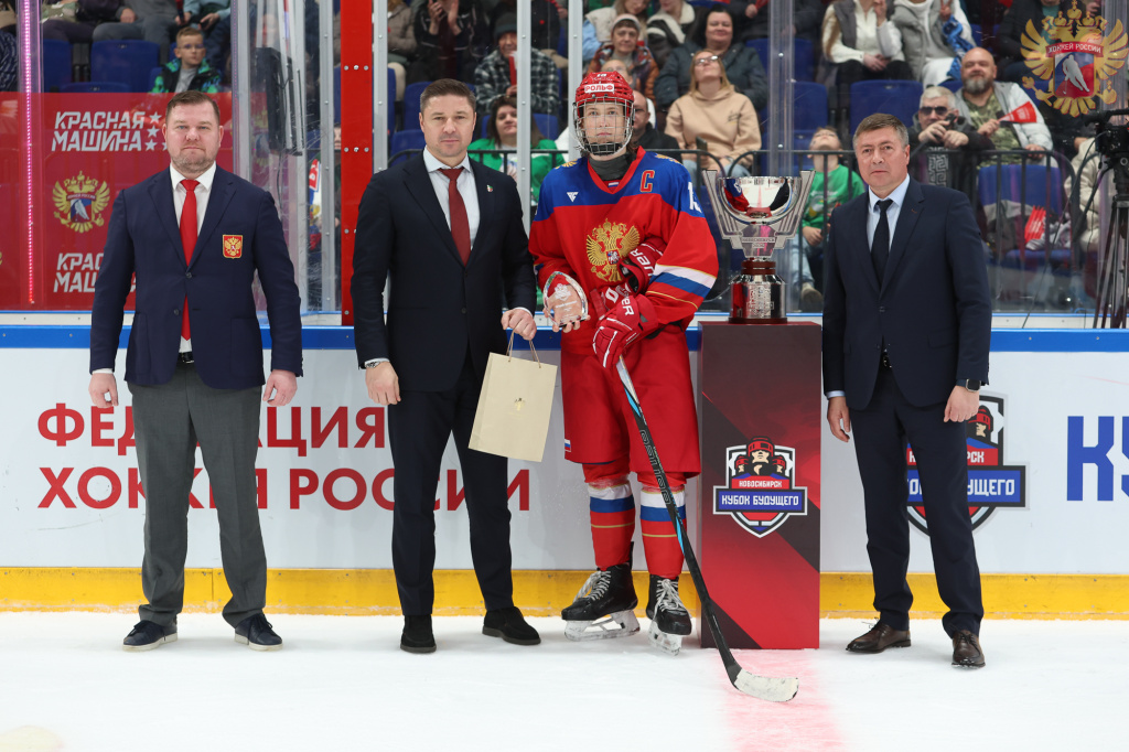 с кубком.jpg