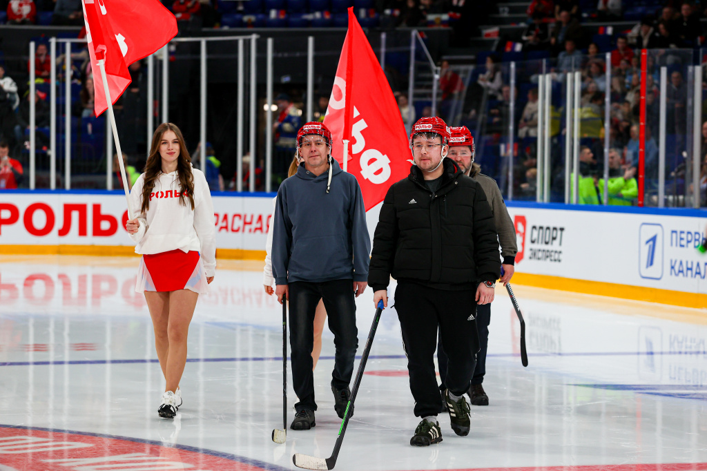 TRUE6894.jpg TRUE6894.jpg